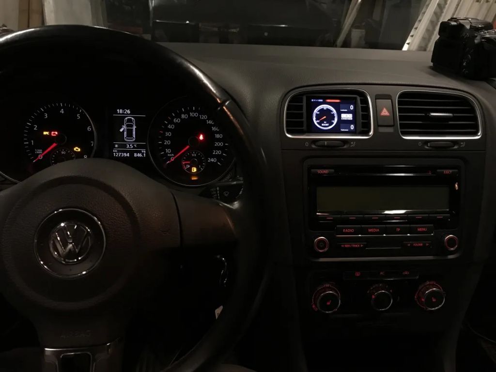 CANchecked displej MFD28 pro Volkswagen Golf MK6