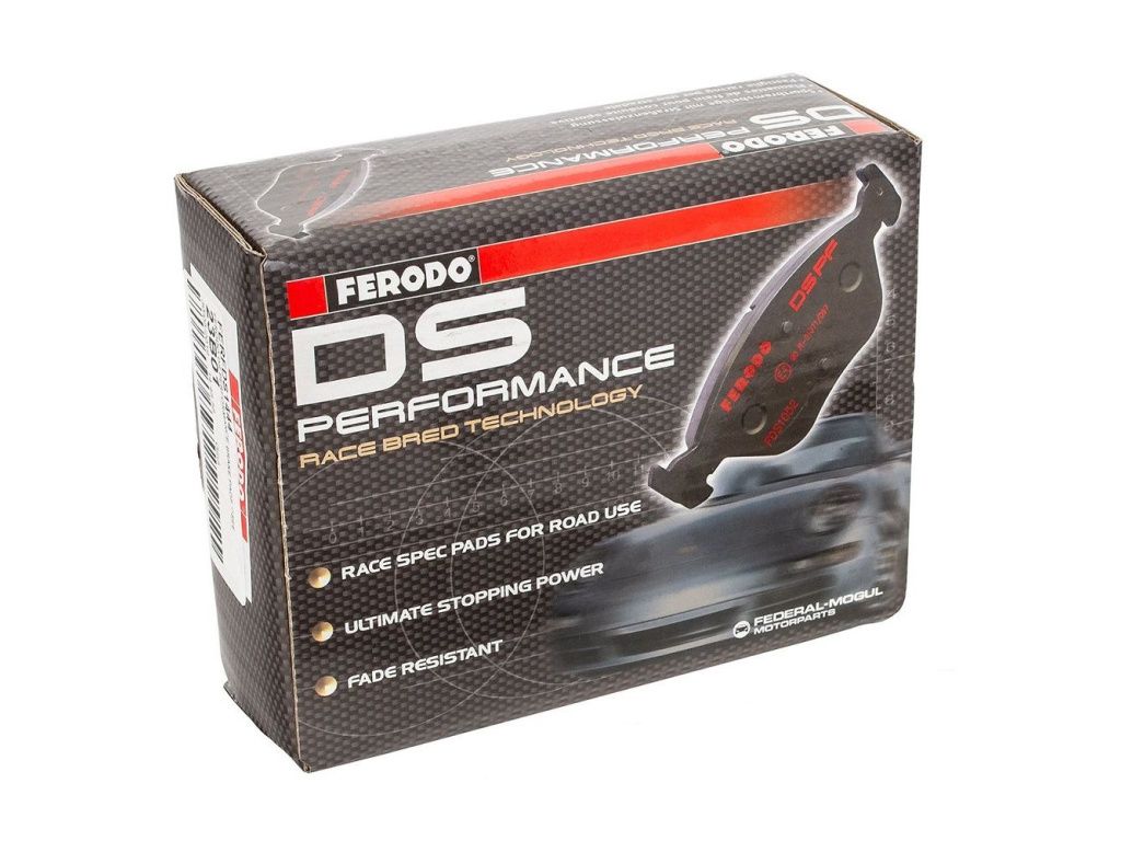 Ferodo Racing FDS558 – DS Performance | zadní | sportovní brzdové destičky pro silniční sportovní vozy Směs DS Performance – μ ≈ 0,46 v rozsahu 0–460 °C. Silniční sportovní destičky s R90 homologací, vysokým třením a závodním pocitem.