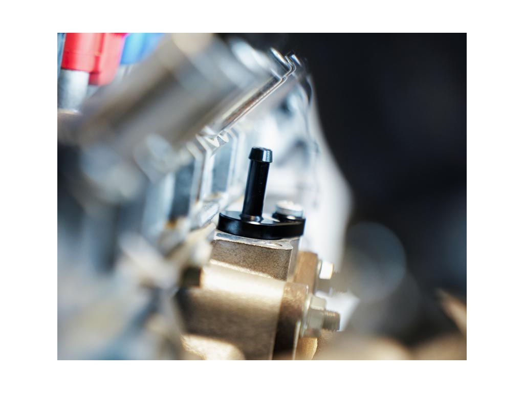 RacingLine hliníkový vývod chladicí kapaliny – EA888 Gen.3/Gen.4 (Billet Coolant Outlet) (Kód: VWR140014)