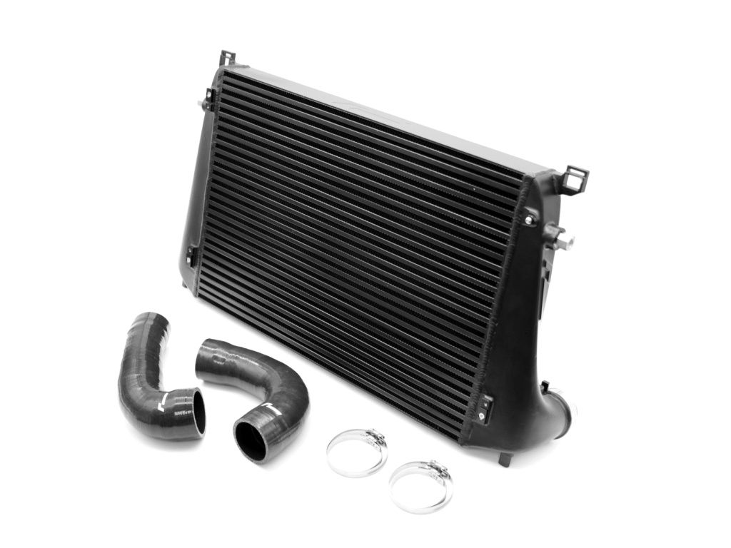 RacingLine Intercooler Kit – MQB EVO Výkonnostní mezichladič pro 2.0 TSI EA888 Gen.4